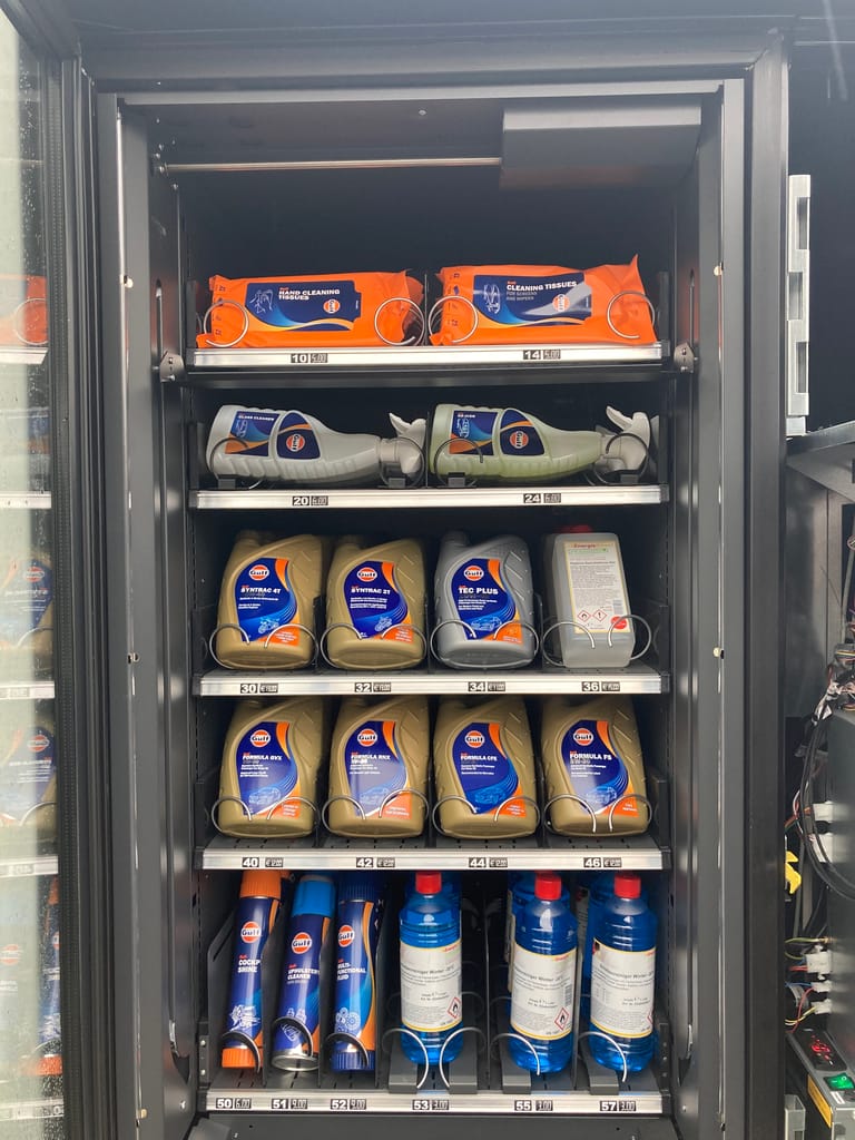 Verkaufsautomat mit Autopflegeprodukten für Waschparks – Easy Vending